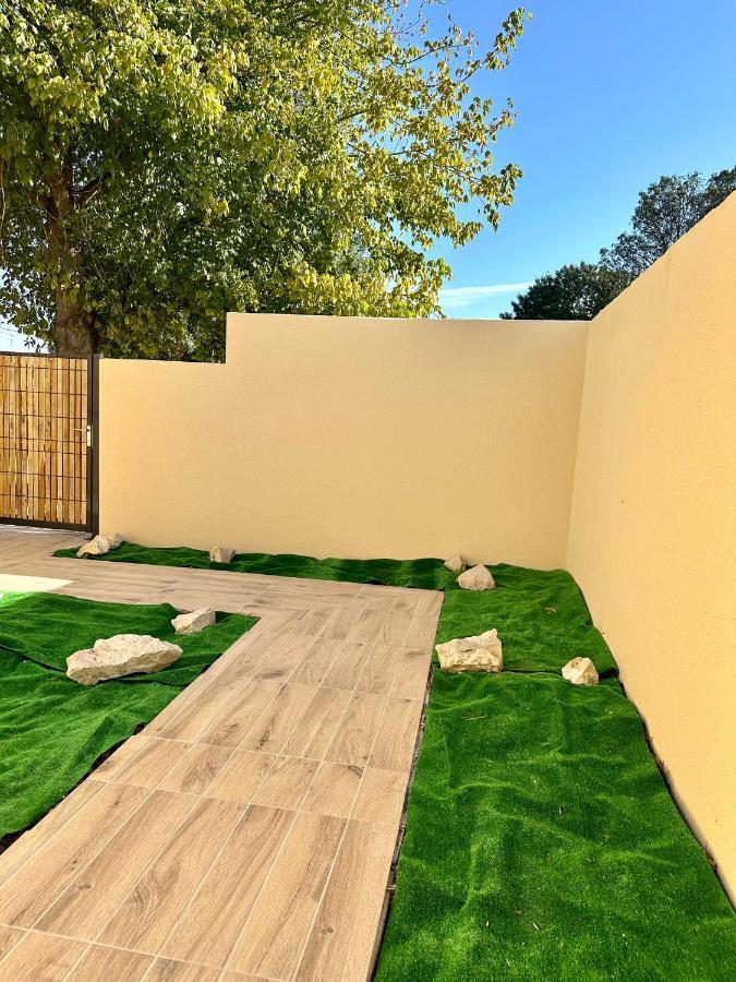 La Halte Occitane - Classe 3 Etoiles - Pour 6 Personnes, 3 Chambres, Parking, Terrasse, Tout Inclus モントーバン エクステリア 写真